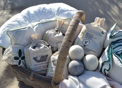 Kurv med økologisk og allergivenlige vaskeprodukter