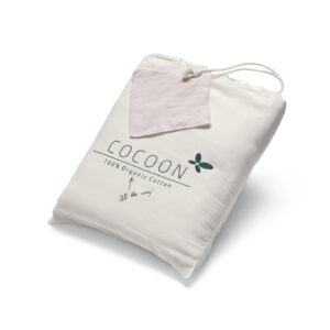Sengesæt til baby og junior i farven Flamingo Pink fra Cocoon Company