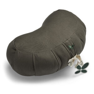 Zafu halvmåne kapok meditationspude i farven Deep Olive fra Cocoon Company